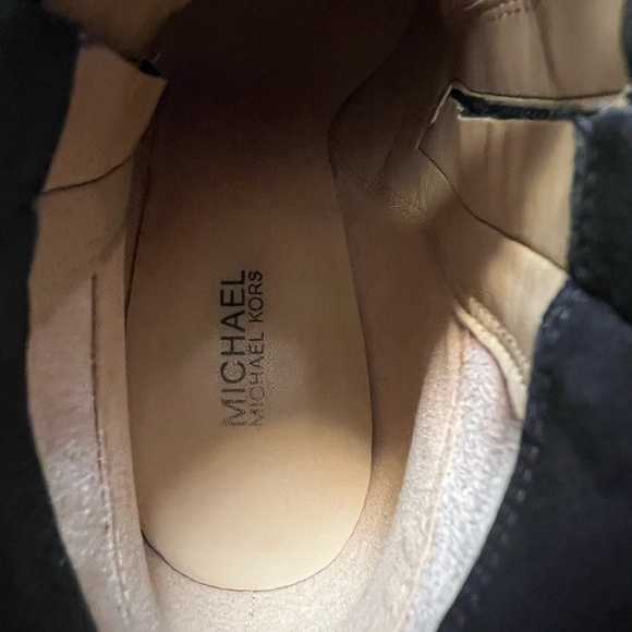 Michael Kors Denver Bootie; Distressed Leather: Size 7 - Picture 5 of 7